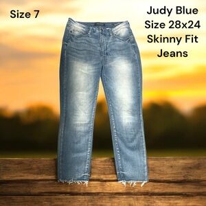 Judy Blue, 7(28x24, Skinny fit, raw hem jeans. (18)